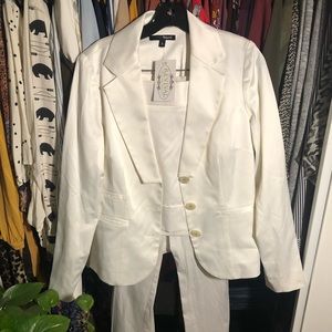 Liquid 3pc pearl white suit